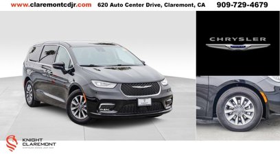Certified 2024 Chrysler Pacifica Select