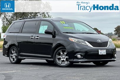 Used 2017 Toyota Sienna SE