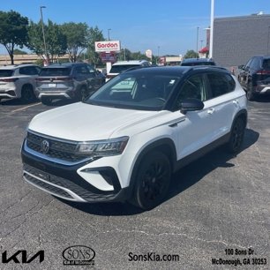 Used 2023 Volkswagen Taos SE w/ Black Wheel Package