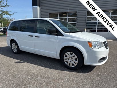 Used 2019 Dodge Grand Caravan SE w/ UConnect Hands-Free Group