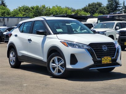 New 2025 Nissan Kicks Play S