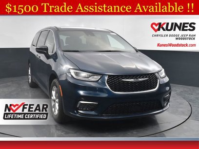 New 2025 Chrysler Pacifica Select