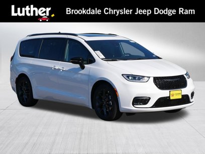 New 2025 Chrysler Pacifica Limited