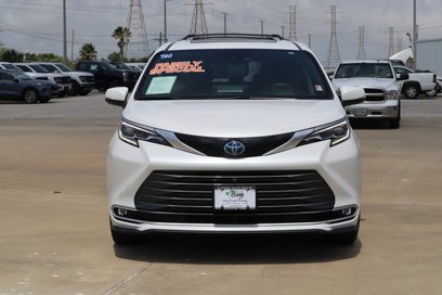 Certified 2024 Toyota Sienna Platinum