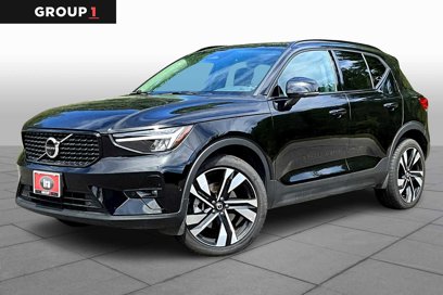 Used 2025 Volvo XC40 B5 Plus