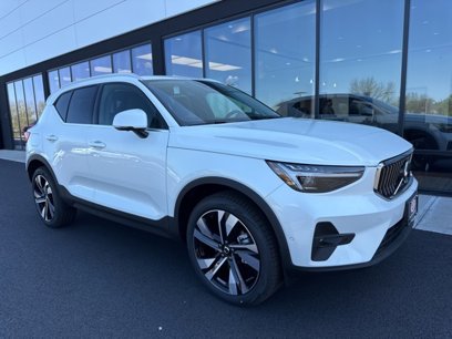 New 2025 Volvo XC40 B5 Ultra w/ Protection Package Premier