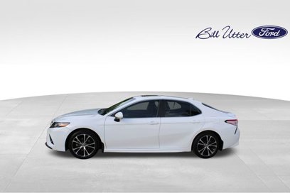 Used 2020 Toyota Camry SE w/ Sunroof Package