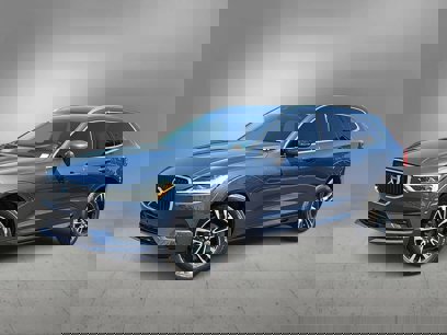 Used 2019 Volvo XC60 T5 Momentum w/ Multimedia Package