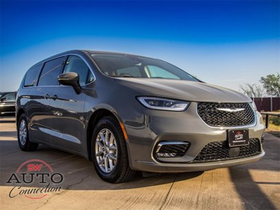 Used 2023 Chrysler Pacifica Touring-L