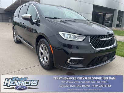 Used 2023 Chrysler Pacifica Limited