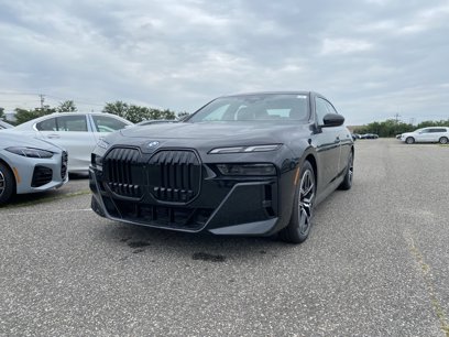 New 2025 BMW i7 xDrive60 w/ Premium Package