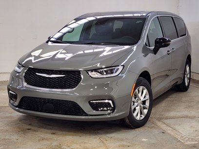 New 2025 Chrysler Pacifica Select