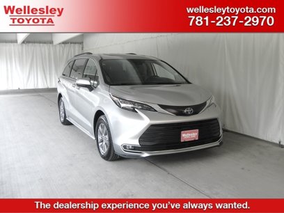 Used 2022 Toyota Sienna XLE