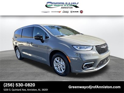 New 2025 Chrysler Pacifica Select w/ Uconnect Theater Family Group