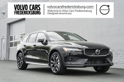 New 2025 Volvo V60 B5 Cross Country Ultra w/ Protection Package Premier