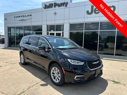 New 2025 Chrysler Pacifica Select