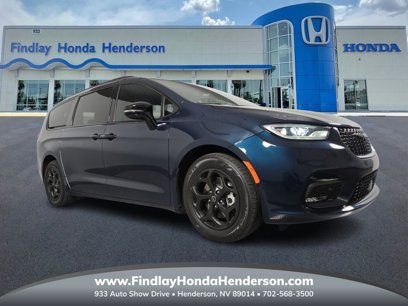 Used 2025 Chrysler Pacifica Premium