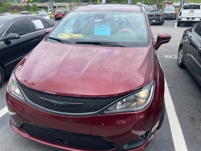 Used 2020 Chrysler Pacifica Limited w/ Advanced Safetytec Group