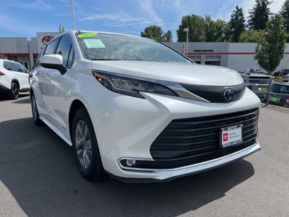 Certified 2021 Toyota Sienna XLE