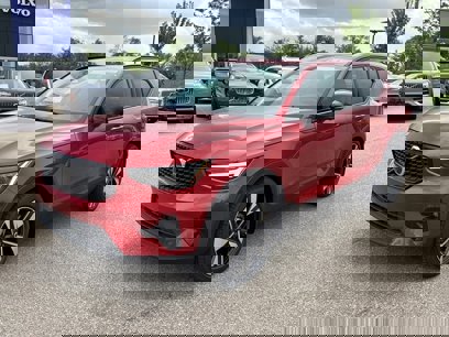 New 2025 Volvo XC40 B5 Ultra w/ Climate Package