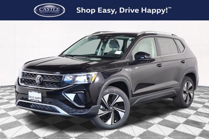Used 2024 Volkswagen Taos SE w/ Panoramic Sunroof Package