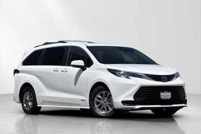 Used 2021 Toyota Sienna LE