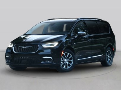 New 2025 Chrysler Pacifica Select