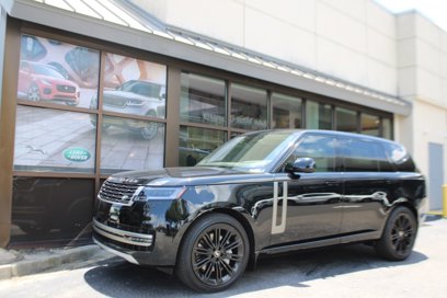 New 2025 Land Rover Range Rover Long Wheelbase SE
