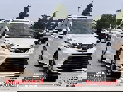 Used 2023 Toyota Sienna XLE