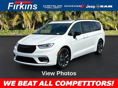 New 2025 Chrysler Pacifica Limited