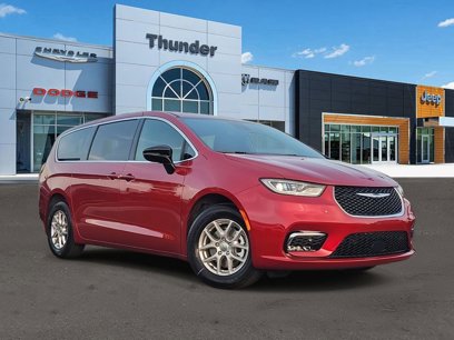 New 2025 Chrysler Pacifica Select