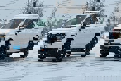 New 2024 Ford Maverick Lariat w/ Black Appearance Package