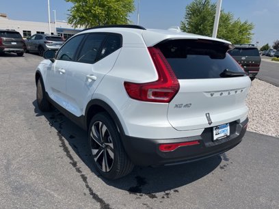 New 2024 Volvo XC40 B5 Plus w/ Climate Package