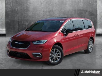 New 2025 Chrysler Pacifica Select