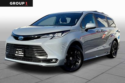 Used 2025 Toyota Sienna XLE Woodland Edition