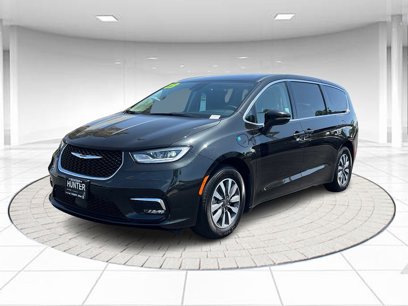 Used 2023 Chrysler Pacifica Touring-L