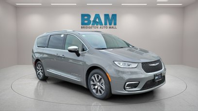 New 2023 Chrysler Pacifica Pinnacle