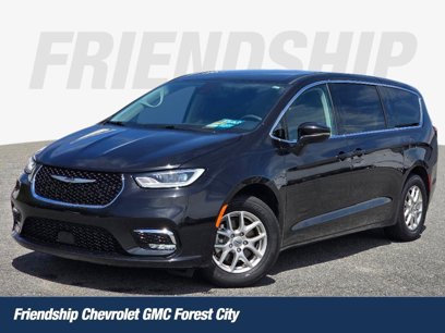 Used 2023 Chrysler Pacifica Touring-L