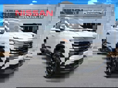 New 2025 Nissan Kicks SR