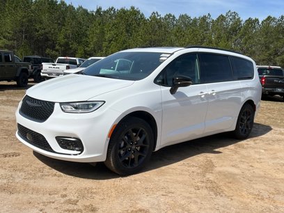 New 2025 Chrysler Pacifica Limited