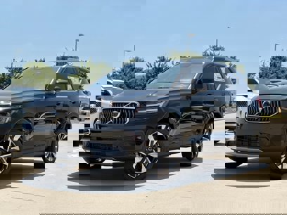 New 2025 Volvo XC40 B5 Plus w/ Protection Package Premier