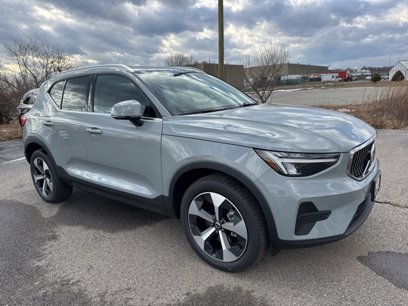 New 2025 Volvo XC40 B5 Core w/ Protection Package Premier