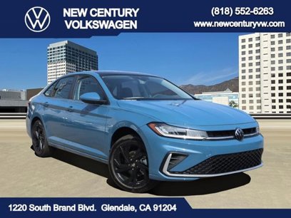 New 2025 Volkswagen Jetta SE w/ Sunroof Package