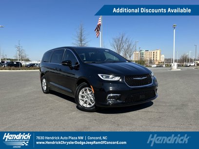 New 2025 Chrysler Pacifica Select