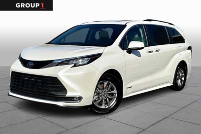 Used 2021 Toyota Sienna XLE