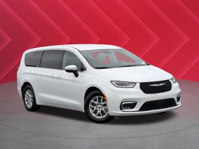 Used 2023 Chrysler Pacifica Touring-L