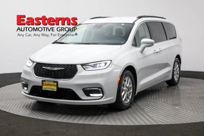Used 2022 Chrysler Pacifica Touring-L