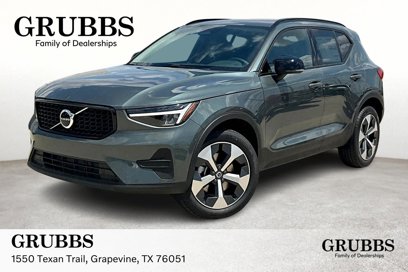 New 2026 Volvo XC40 B4 Core w/ Climate Package
