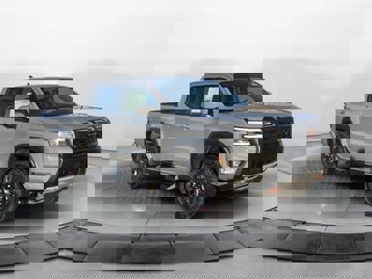 New 2025 Nissan Frontier PRO-4X w/ Pro Convenience Package
