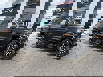 New 2025 GMC Canyon AT4 w/ Nightfall Edition